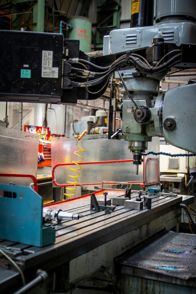 CNC-dreiebenk i et travelt maskinverksted